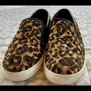 Time & Tru memory foam quilted sneakers